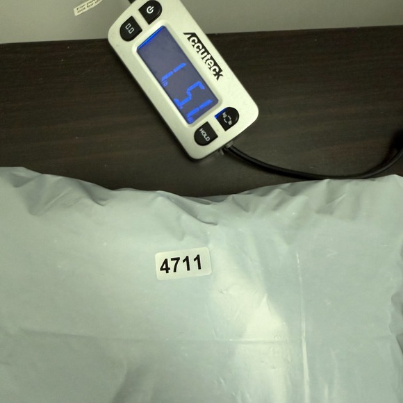 Uniqlo Selvedge Jeans Mens 31x32 Blue Dark Denim Slim Straight Faded Whiskers - Picture 15 of 15